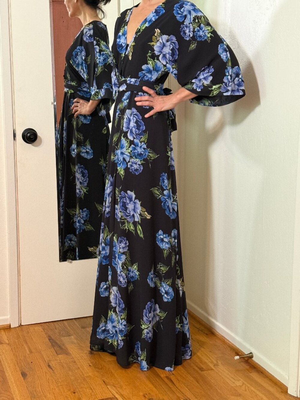 YUMI KIM black and blue floral kimono maxi dress. Size small.